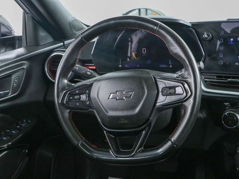 Used 2025 Chevrolet Trax RS w/ Sunroof Package FWD image 12