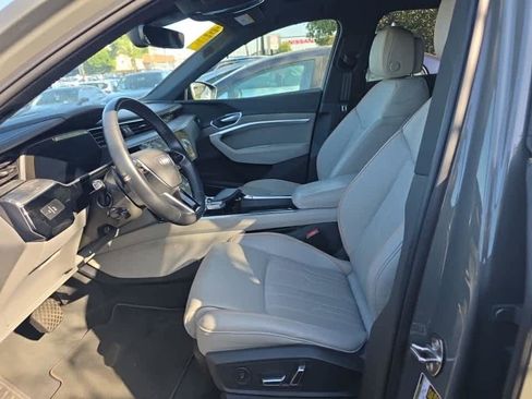 Used 2022 Audi e-tron Chronos image 8
