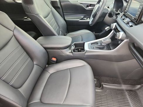 Used 2022 Toyota RAV4 XLE Premium image 15