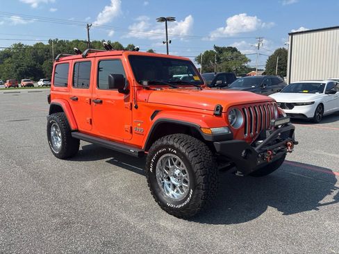 Used 2019 Jeep Wrangler Unlimited Sahara AWD/4WD image 9