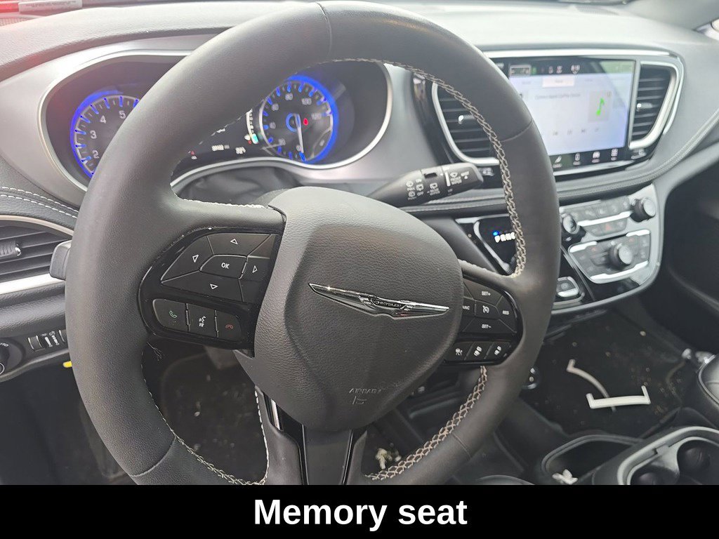 Used 2023 Chrysler Pacifica Touring-L w/ S Appearance Package AWD/4WD image 12