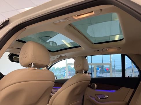 Used 2021 Mercedes-Benz GLC 300 4MATIC image 47