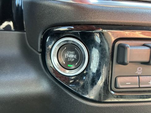 Used 2025 Chevrolet Silverado 2500 LT w/ Convenience Package image 38