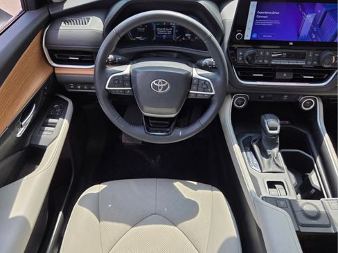 Used 2025 Toyota Grand Highlander AWD Hybrid image 15