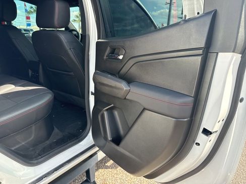 Used 2024 Chevrolet Colorado Z71 w/ Z71 Convenience Package 2 AWD/4WD image 18