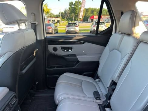 Used 2025 Honda Pilot Touring image 13