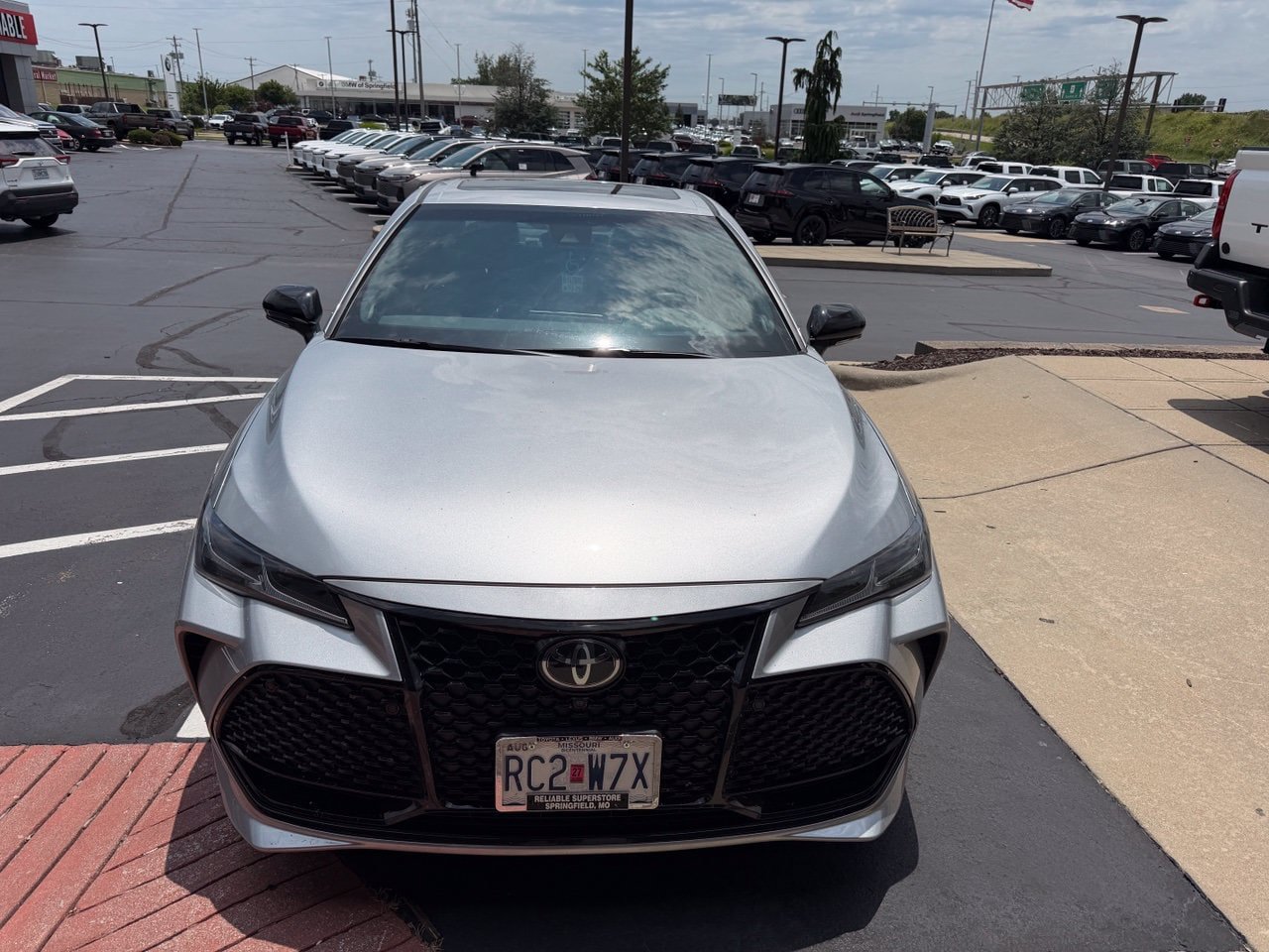 Used 2019 Toyota Avalon Touring w/ Advanced Safety Package FWD image 2