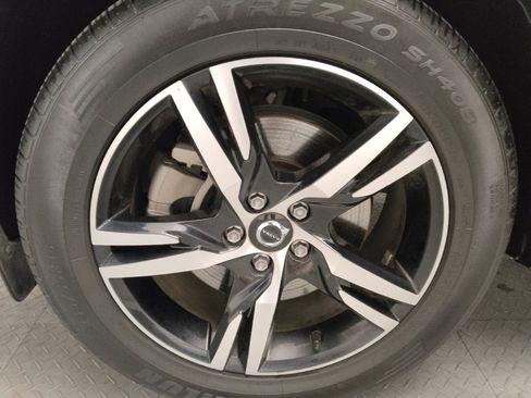 Used 2023 Volvo XC40 B5 Plus image 31