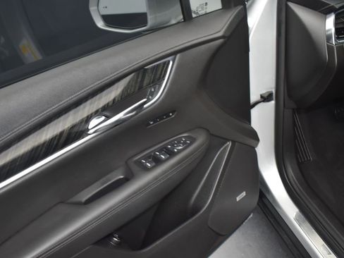 Used 2020 Cadillac XT6 Premium Luxury image 9