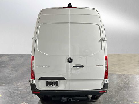 Used 2025 Mercedes-Benz Sprinter 2500 image 4