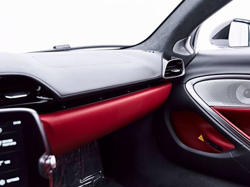 Used 2024 McLaren Artura RWD image 84