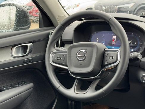 Certified 2025 Volvo XC40 B5 Core image 13