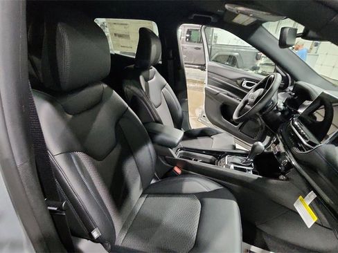 New 2026 Jeep Compass Latitude image 29