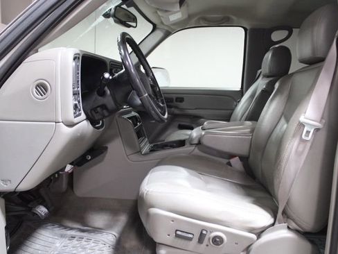 Used 2005 GMC Sierra 2500 SLT w/ Heavy-Duty Power Package image 9