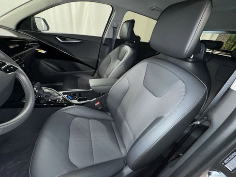Certified 2025 Kia Niro EX image 13