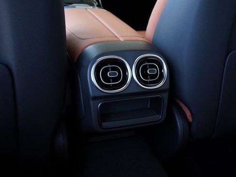 New 2025 Mercedes-Benz C 300 Sedan image 27