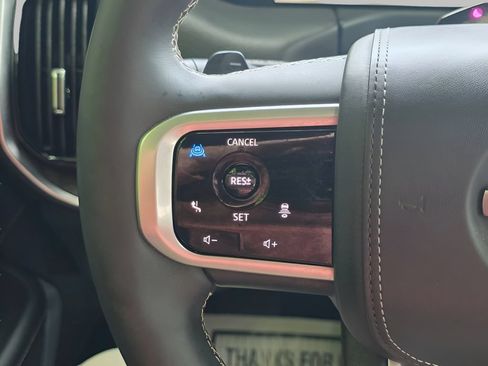 Used 2025 Nissan Armada Platinum Reserve AWD/4WD image 24