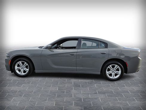 Used 2019 Dodge Charger SXT image 4