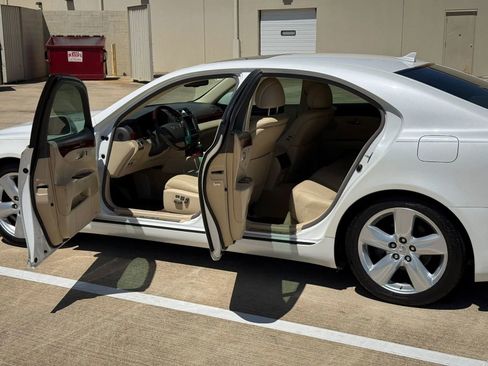 Used 2012 Lexus LS 460 w/ Comfort Pkg RWD image 11