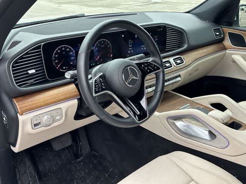 Used 2025 Mercedes-Benz GLE 350 4MATIC image 2