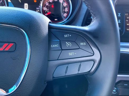 Used 2016 Dodge Challenger SXT image 25