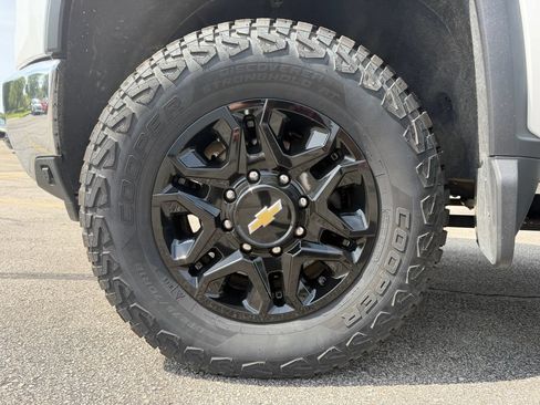 Used 2024 Chevrolet Silverado 2500 LTZ w/ LTZ Plus Package AWD/4WD image 41