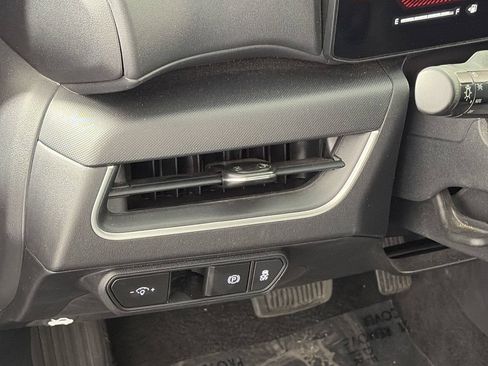 Used 2025 Kia K4 FWD image 11