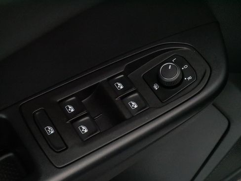 Certified 2025 Volkswagen Taos SE AWD/4WD image 19