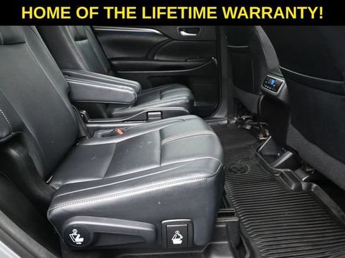 Used 2017 Toyota Highlander SE AWD/4WD image 32