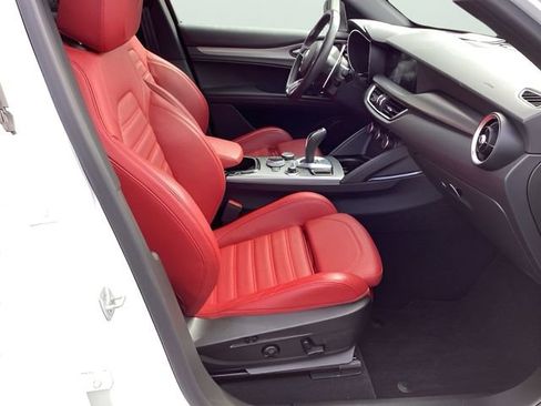 Used 2024 Alfa Romeo Stelvio Veloce image 29