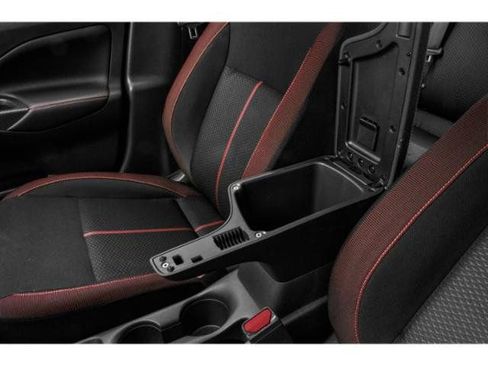 Used 2022 Nissan Versa SR FWD image 17