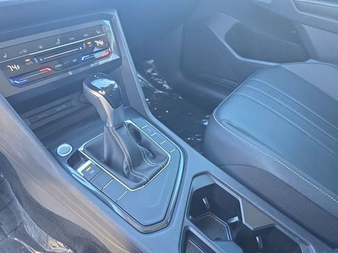 Certified 2022 Volkswagen Tiguan SE w/ Panoramic Sunroof Package image 21