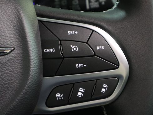 New 2026 Chrysler Pacifica Select image 30