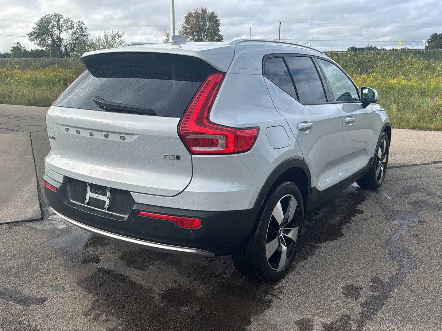 Used 2020 Volvo XC40 T5 Momentum w/ Protection Package Premier AWD/4WD image 5