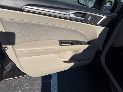 Used 2018 Ford Fusion SE FWD image 8