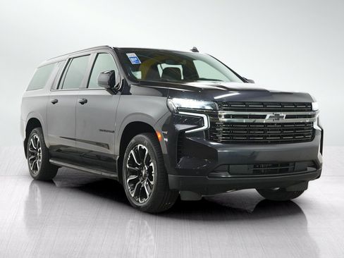 Used 2022 Chevrolet Suburban RST w/ Luxury Package AWD/4WD image 7