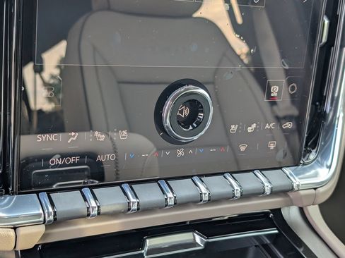 New 2026 GMC Yukon XL Denali w/ Denali Reserve Package AWD/4WD image 13