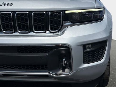 Used 2023 Jeep Grand Cherokee Overland w/ Rear Seat Video Group I RWD image 9