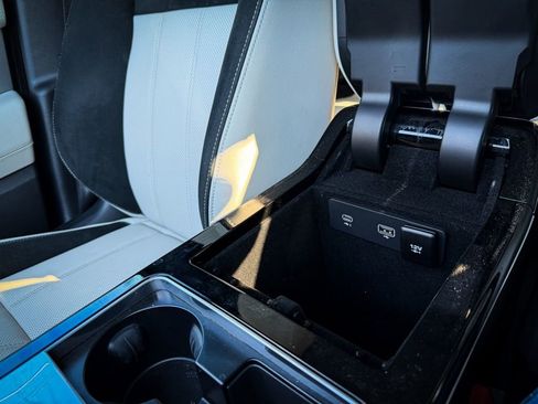 Used 2021 Land Rover Range Rover Velar R-Dynamic S image 15