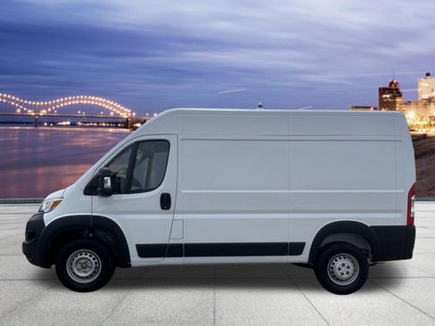 Used 2024 RAM ProMaster 2500 w/ Convenience Group FWD image 2