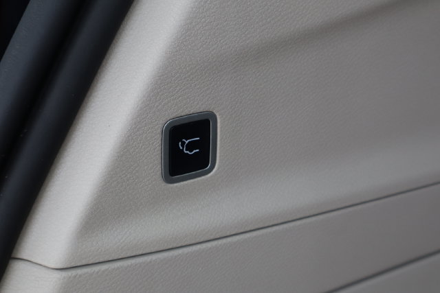 Used 2023 Chrysler Pacifica Touring-L FWD image 27