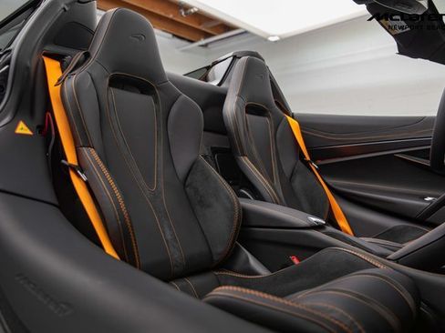 Used 2025 McLaren 750S Spider RWD image 24