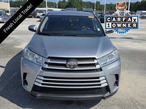 Used 2019 Toyota Highlander LE AWD/4WD image 2