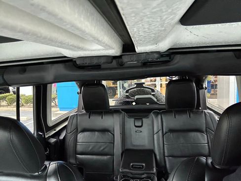 Used 2018 Jeep Wrangler Unlimited Sahara image 26