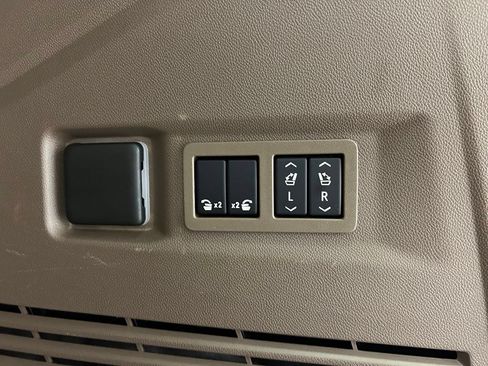 Used 2024 GMC Yukon Denali AWD/4WD image 33