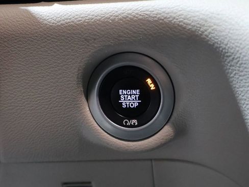 Certified 2024 Chrysler Pacifica Touring-L image 29