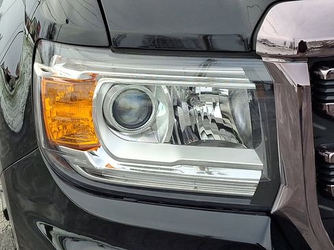 Used 2022 GMC Canyon AT4 image 9