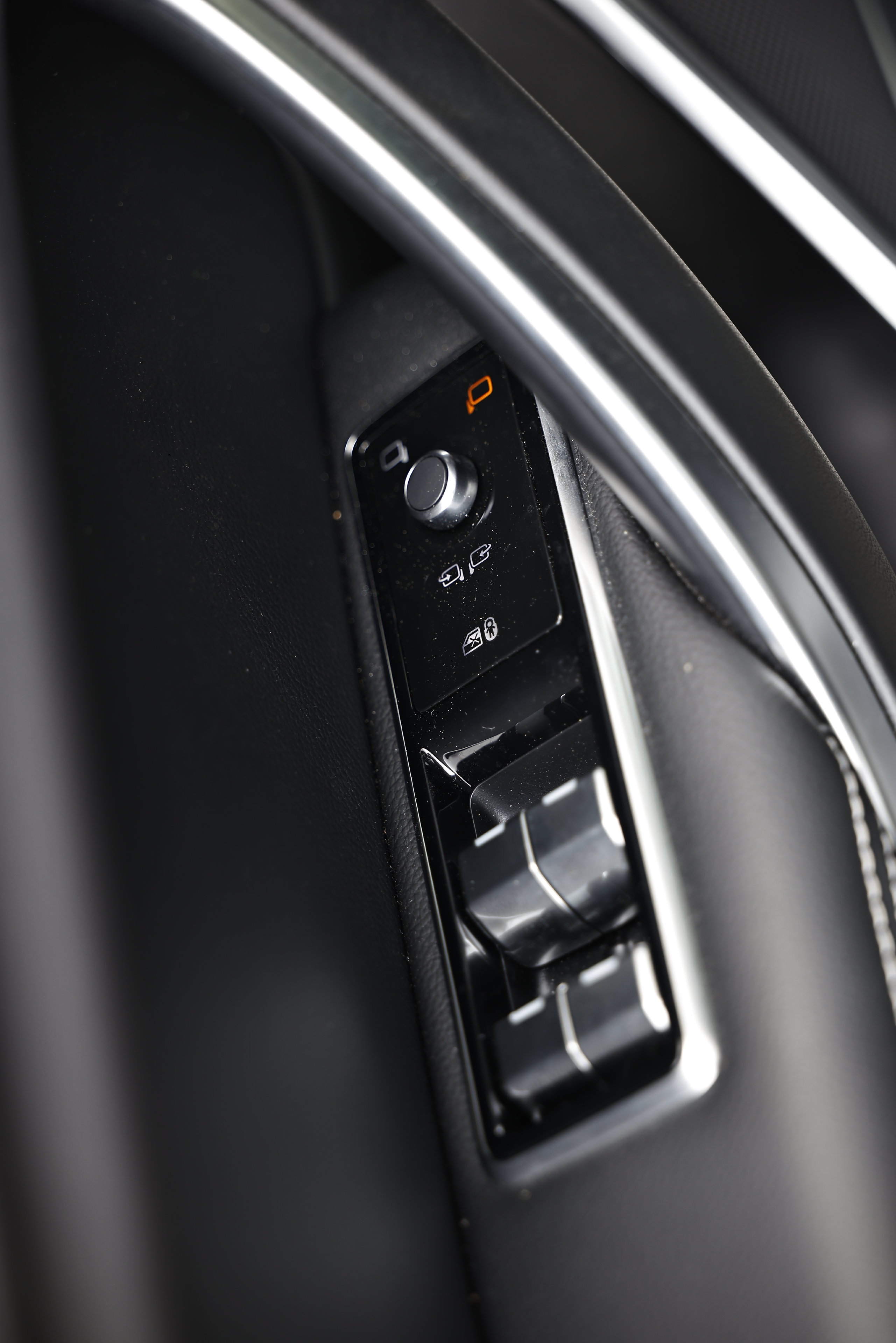 New 2024 Jaguar XF R-Dynamic SE AWD/4WD image 21