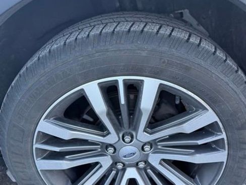 Used 2017 Ford Explorer Platinum image 41