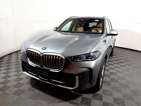 Used 2024 BMW X5 xDrive40i w/ Premium Package AWD/4WD image 3